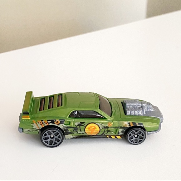 Hot Wheels - 2004 Riveted - Picture 2 of 7